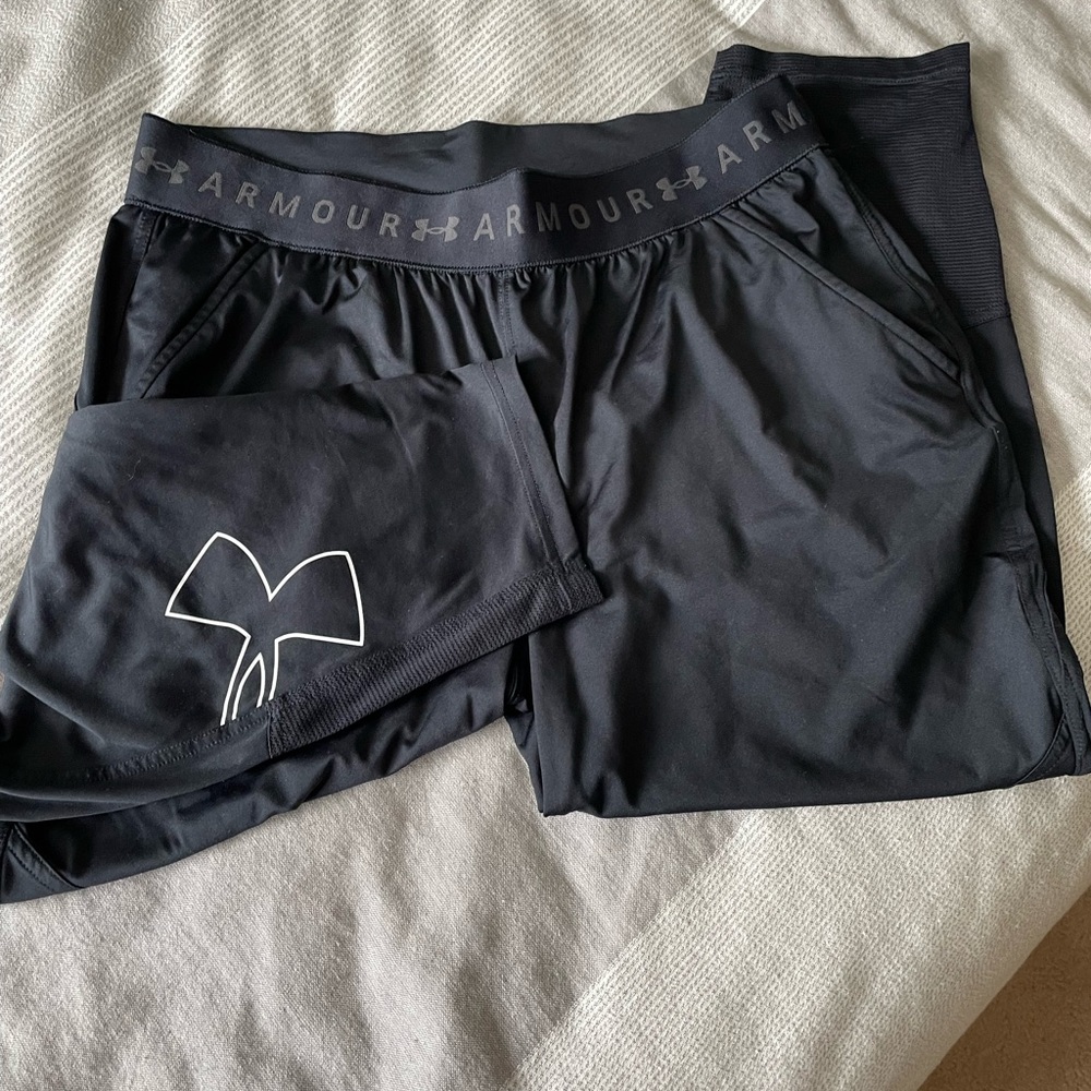 Ladies UNDERARMOUR 3/4 length sport pants